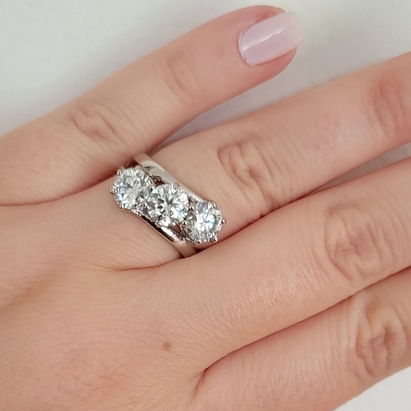 New 3ct Beautiful Moissanite Diamond Ring - Picture 5 of 9